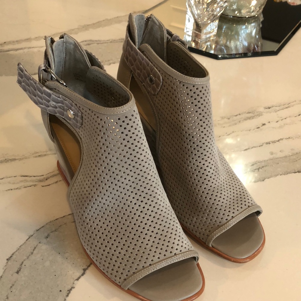 NWT Donald Pliner Shoe